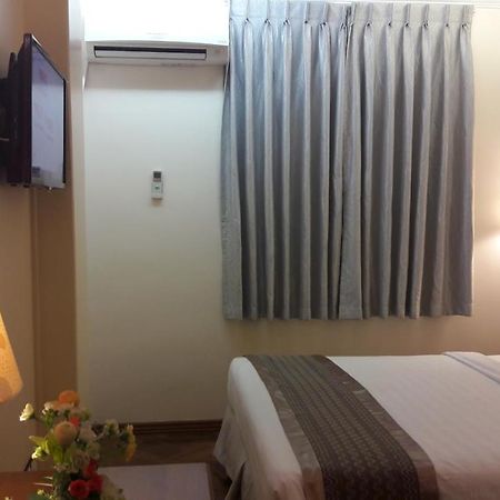 Grand Laurel Hotel Янгон Екстериор снимка