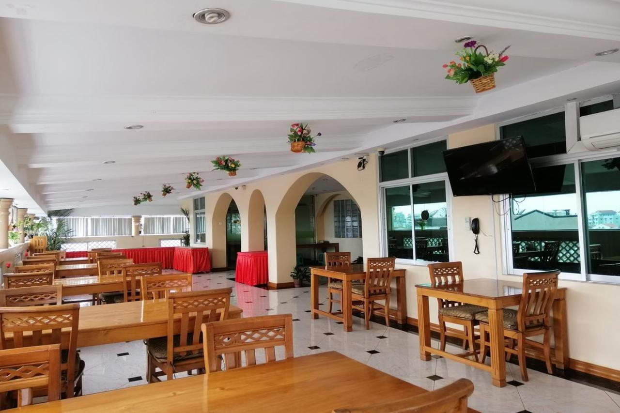 Grand Laurel Hotel Янгон Екстериор снимка