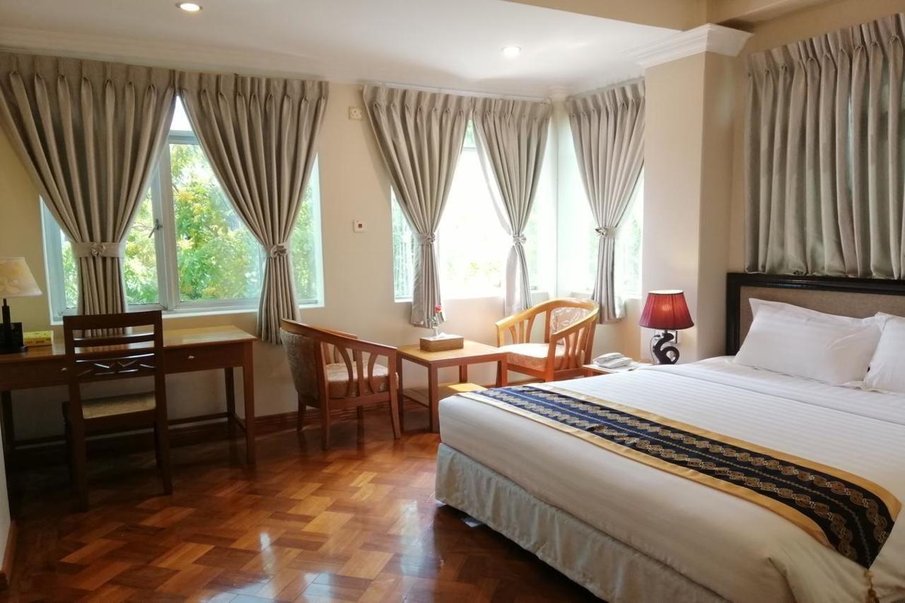 Grand Laurel Hotel Янгон Екстериор снимка