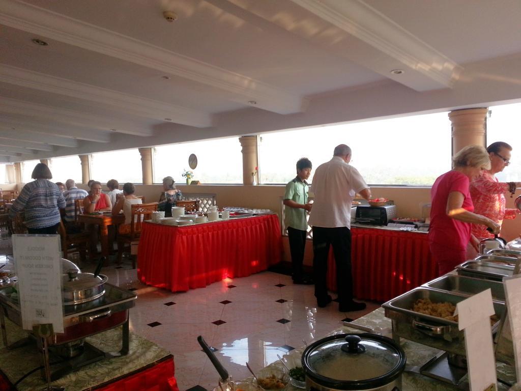 Grand Laurel Hotel Янгон Екстериор снимка