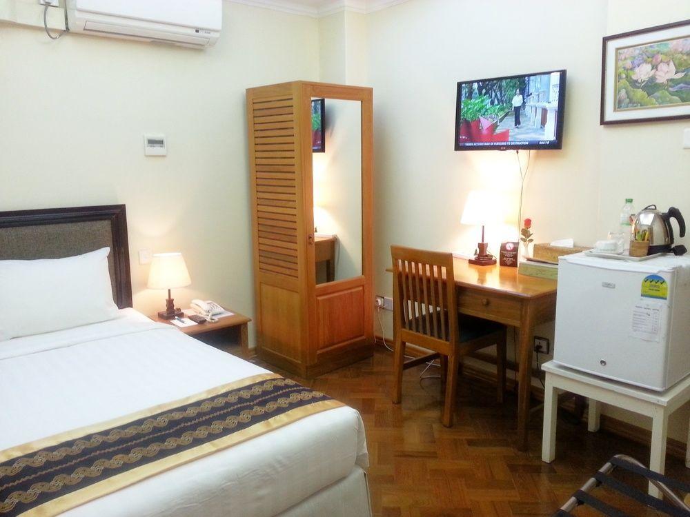 Grand Laurel Hotel Янгон Екстериор снимка