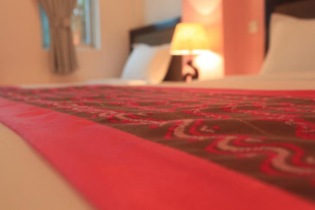 Grand Laurel Hotel Янгон Екстериор снимка