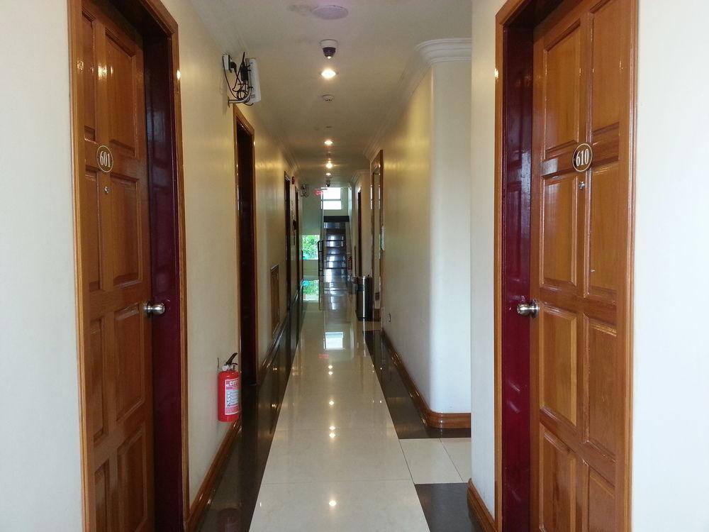 Grand Laurel Hotel Янгон Екстериор снимка