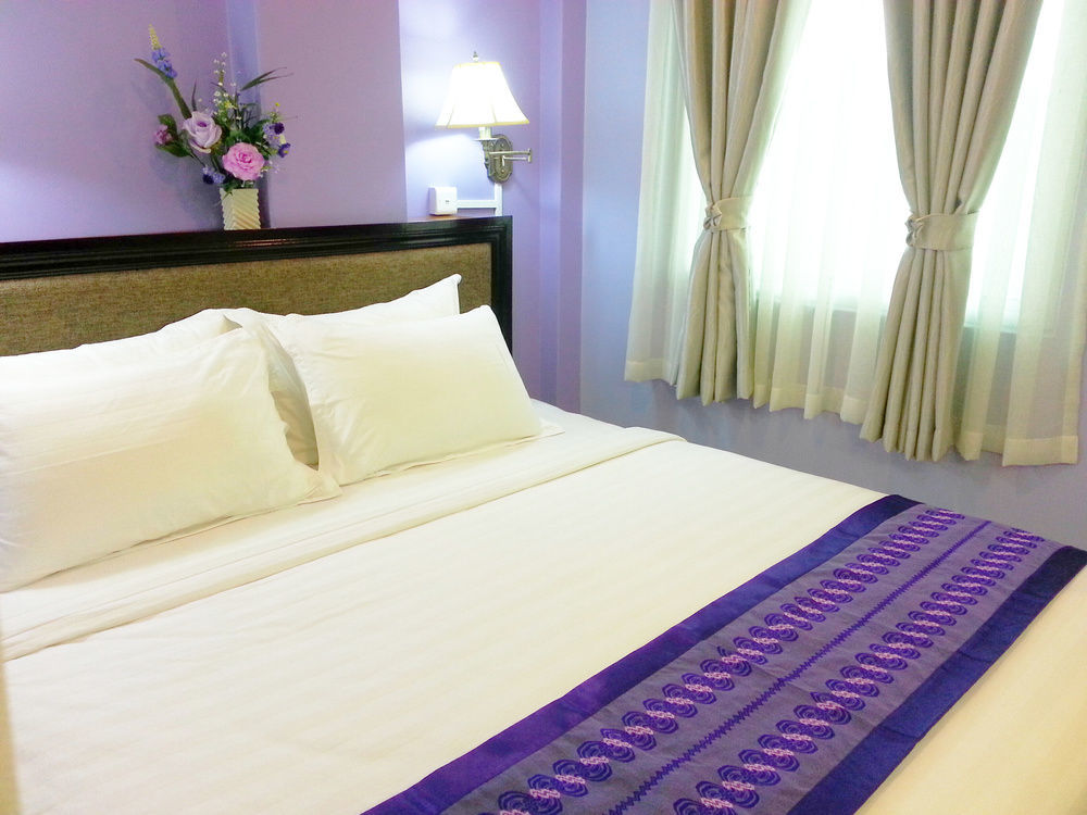 Grand Laurel Hotel Янгон Екстериор снимка