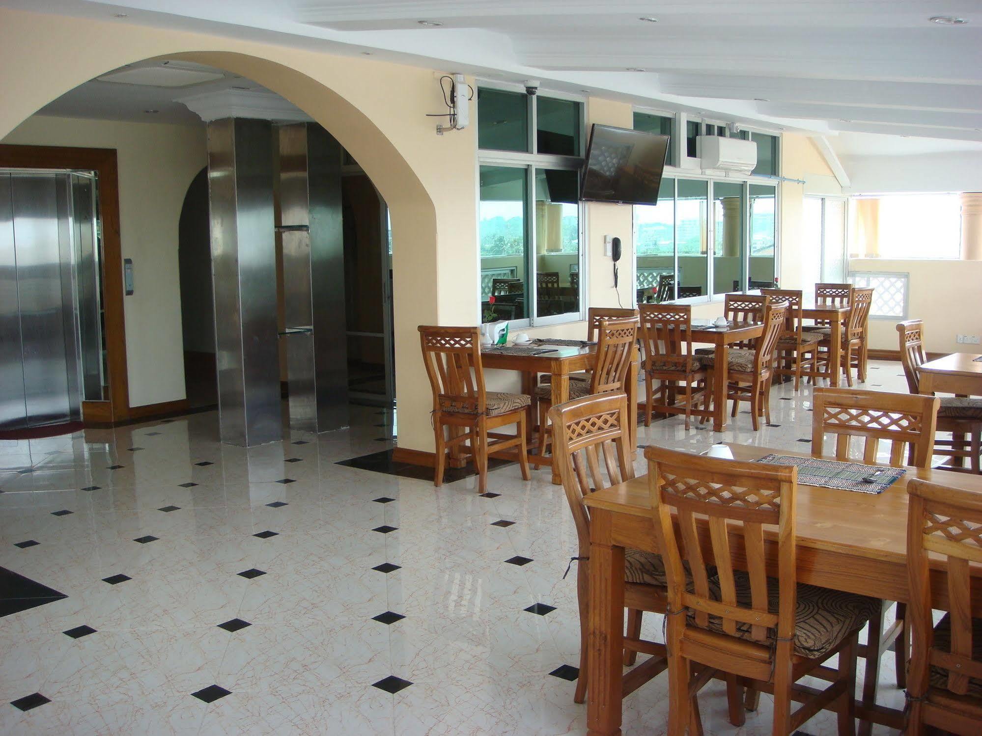 Grand Laurel Hotel Янгон Екстериор снимка