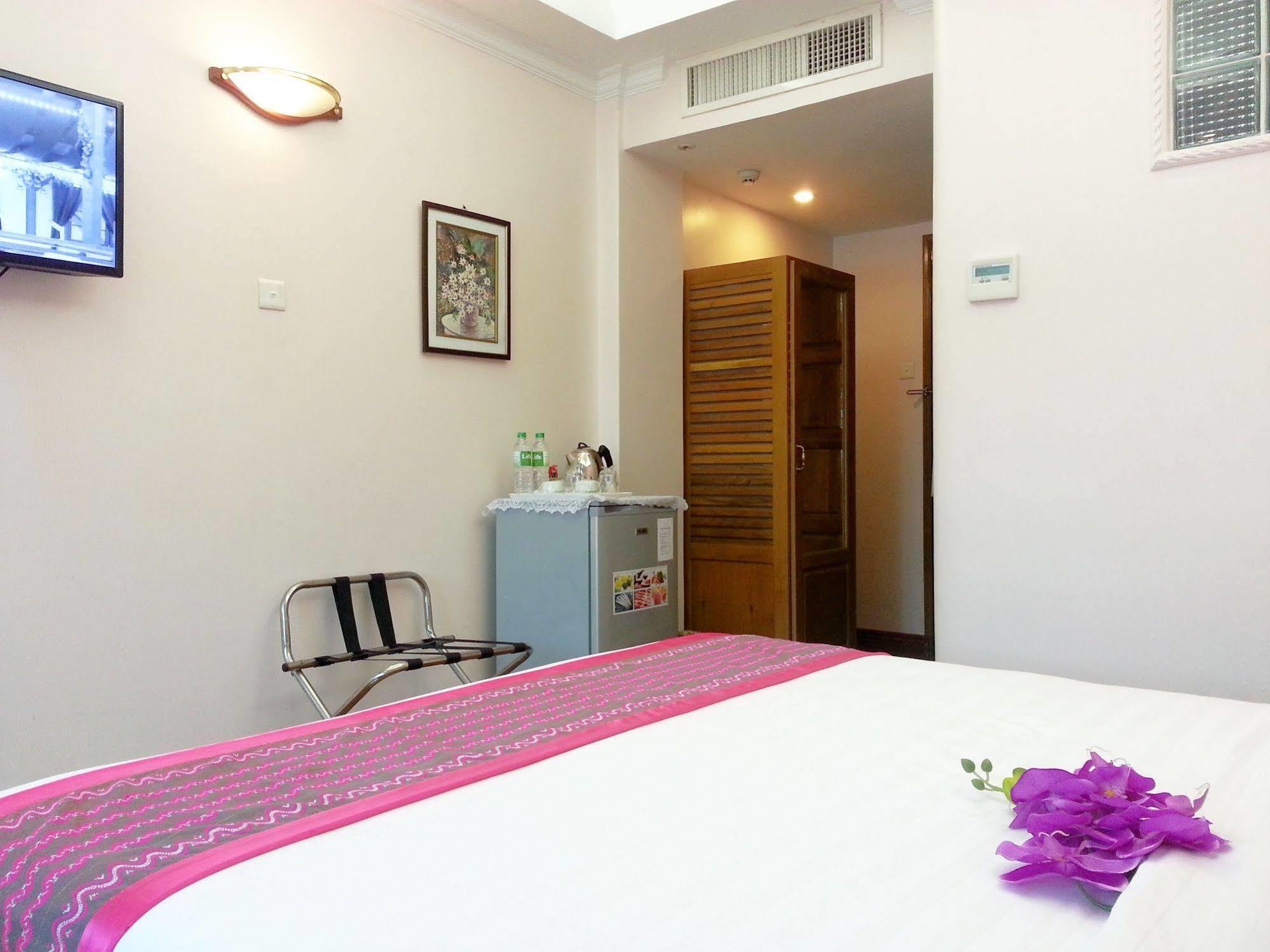 Grand Laurel Hotel Янгон Екстериор снимка