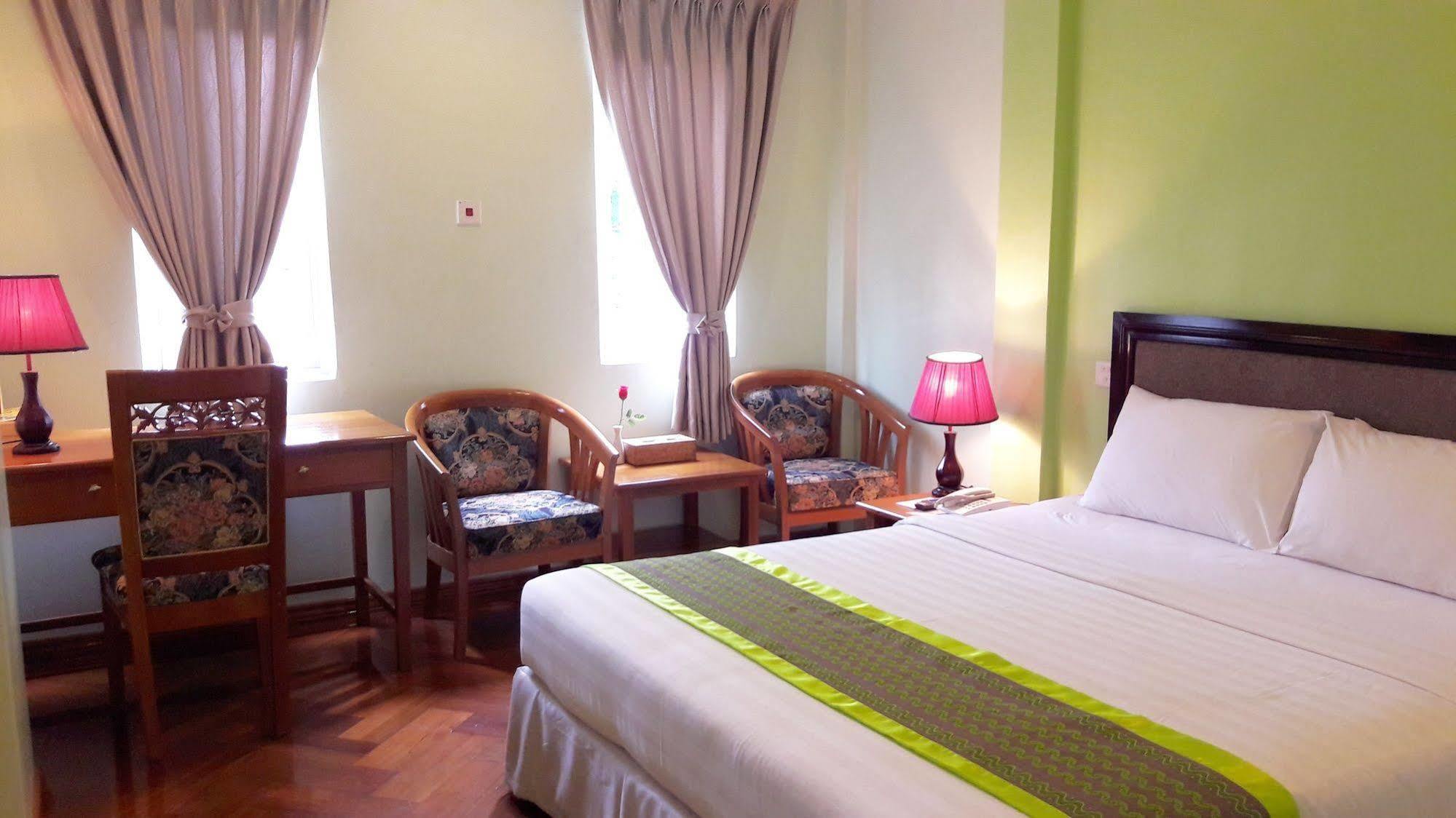 Grand Laurel Hotel Янгон Екстериор снимка