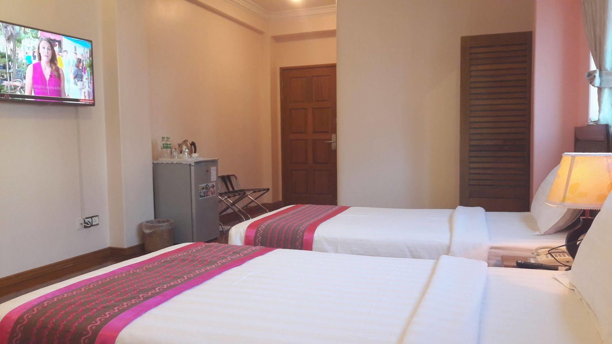 Grand Laurel Hotel Янгон Екстериор снимка