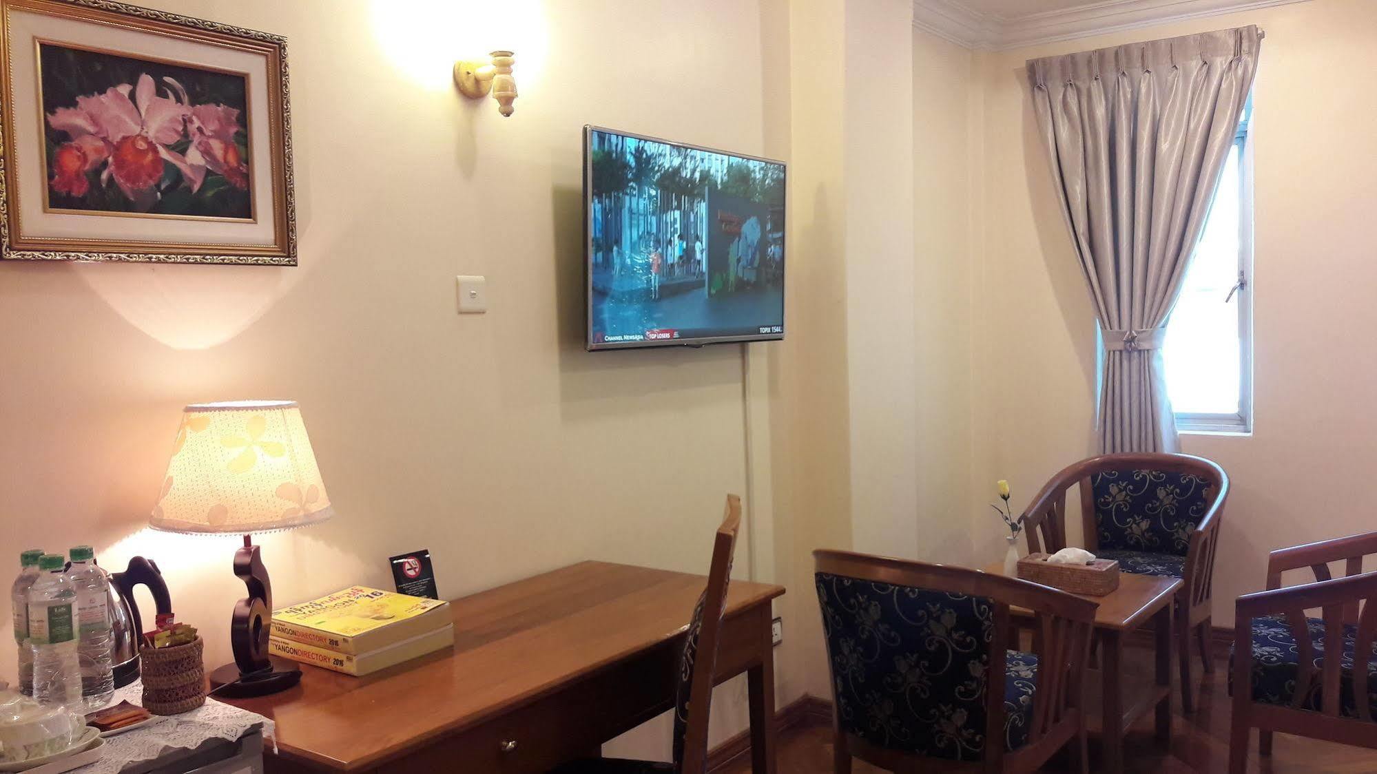 Grand Laurel Hotel Янгон Екстериор снимка